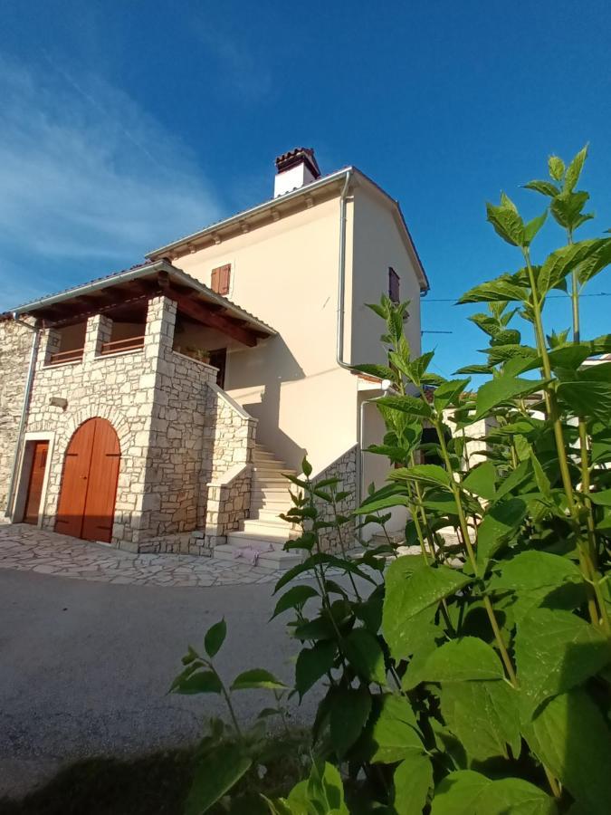 Guesthouse Marija Potpićan Exteriör bild