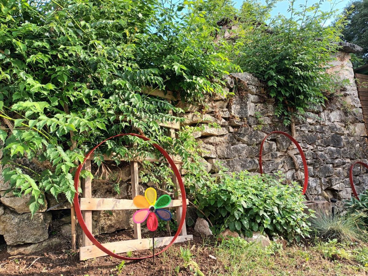 Guesthouse Marija Potpićan Exteriör bild