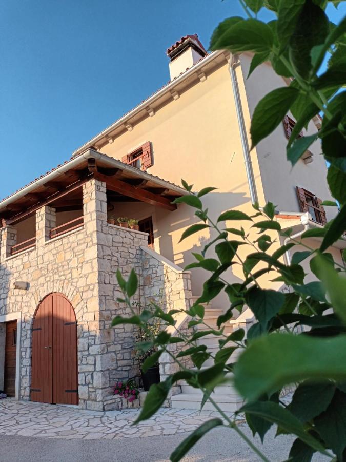 Guesthouse Marija Potpićan Exteriör bild