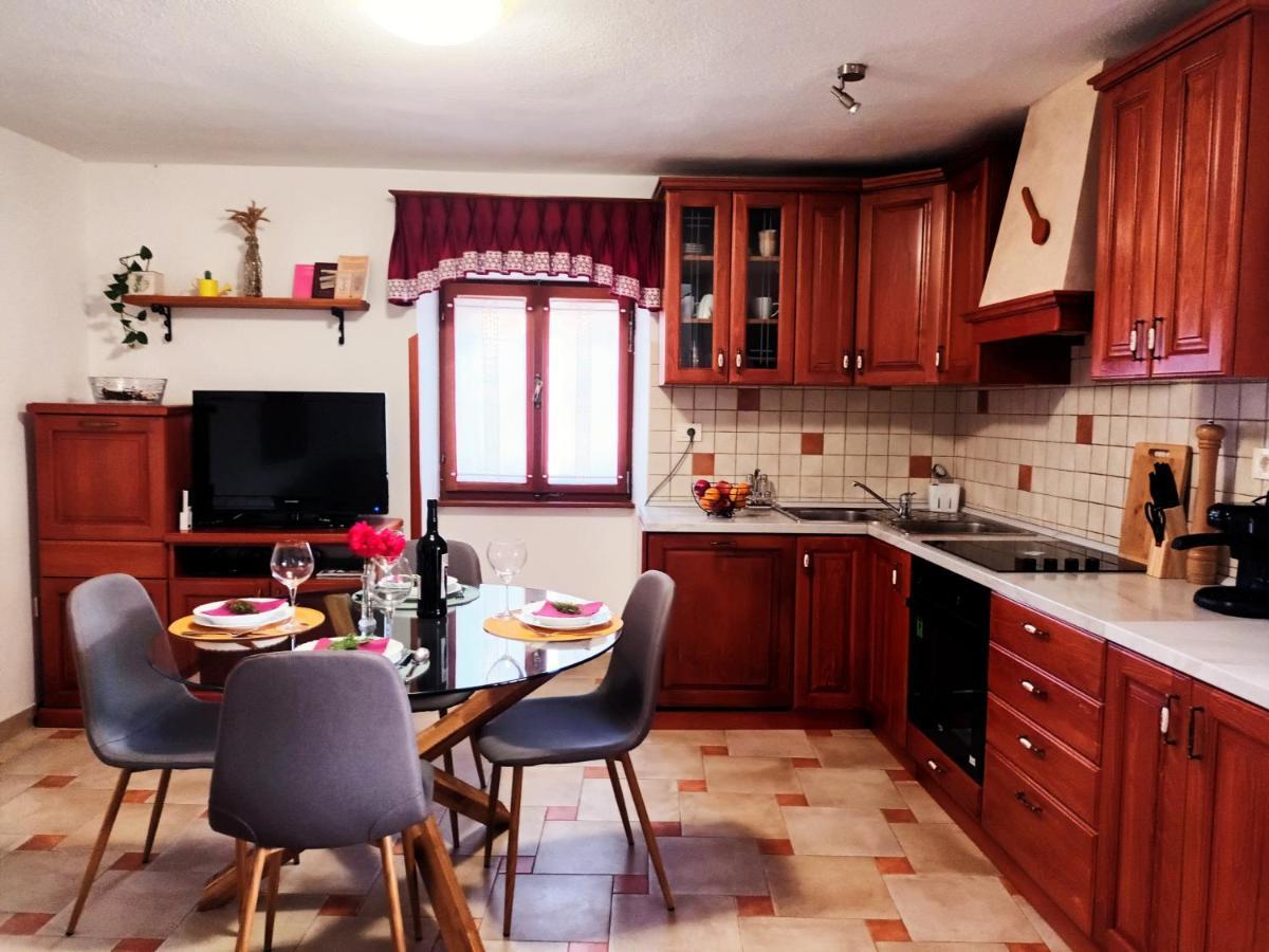 Guesthouse Marija Potpićan Exteriör bild